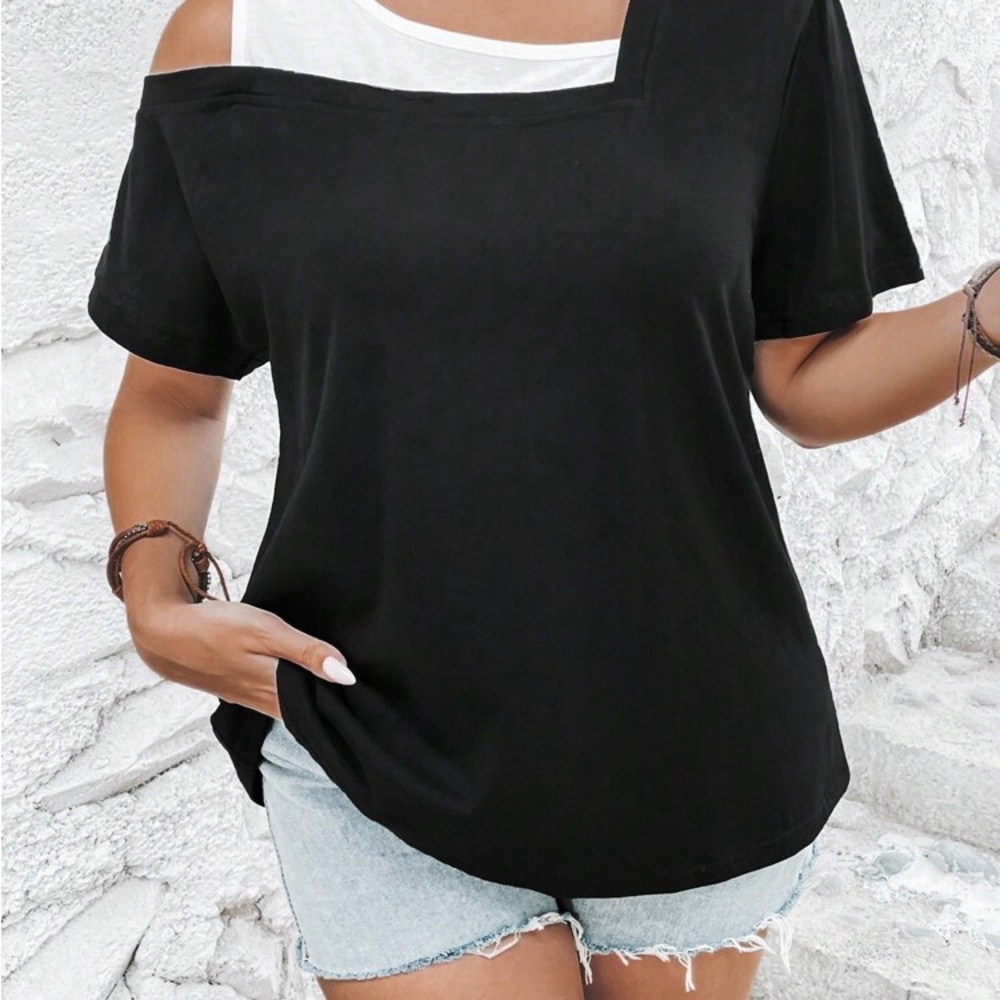 SHEIN Black and White Asymmetrical Short Sleeve Top
